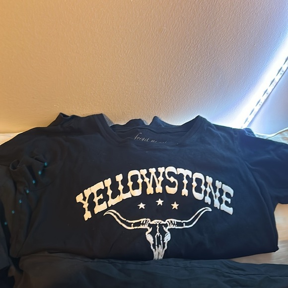Black Yellowstone Short sleeve T- shirt 🤠 Size 1X - Picture 3 of 3